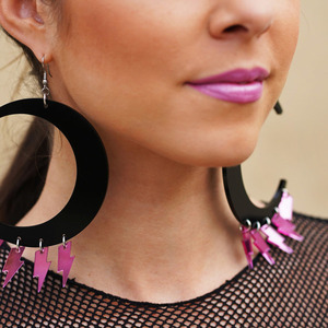 Σκουλαρίκια από plexiglass, με μαύρο ημικύκλιο και ροζ αστραπές - μακριά, plexi glass, κρεμαστά, μεγάλα, faux bijoux - 2