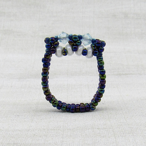 Δαχτυλίδι με χάντρες σε μπλε ιριδίζον χρώμα και κρύσταλλα Swarovski - swarovski, χειροποίητα, χάντρες, μικρά, μικρά, σταθερά, φθηνά - 2