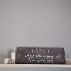 "FAMILY where life begins and love never ends" - Ξύλινη διακοσμητική πινακίδα για την είσοδο / το καθιστικό - πίνακες & κάδρα, ξύλινα διακοσμητικά, διακόσμηση σαλονιού - 2
