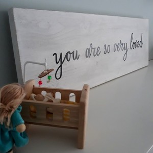"you are so very loved" - Ξύλινη πινακίδα 20 × 60 εκ. ια το βρεφικό / παιδικό δωμάτιο / δώρο βάπτισης - δώρα για βάπτιση, ταμπέλα, δώρο γέννησης - 3
