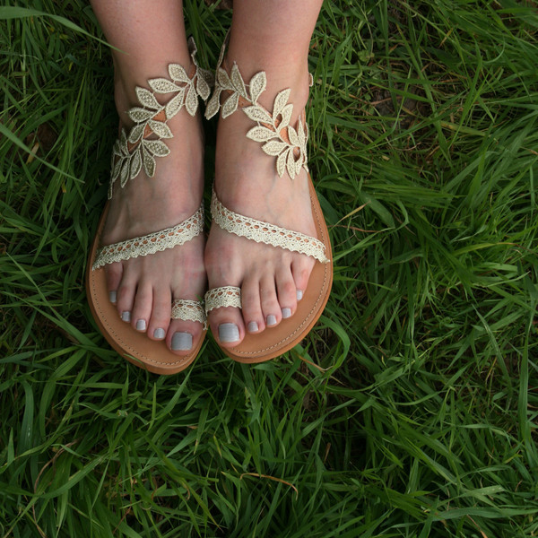 Bridal sandals σε χρυσές αποχρώσεις και αρχαιοελληνικό ύφος. - λουλούδια, σανδάλια, νυφικά, φλατ, ankle strap - 2