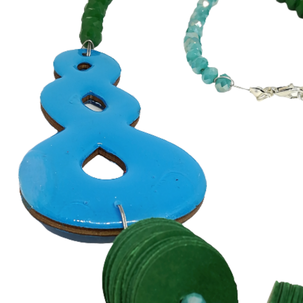 Γαλάζιο pikorua με πράσινες λεπτομέρειες - ξύλο, χαρτί, κοντά - 3