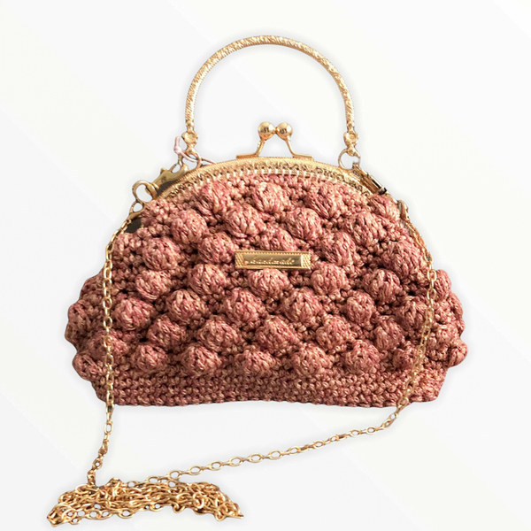 Χειροποίητη πλέκτη ροζ-σομόν τσάντα με μεταλλικό κούμπωμα-χερούλι.- Μήκος: 24 εκ. - ώμου, πλεκτές τσάντες, μικρές, μικρές, φθηνές - 5