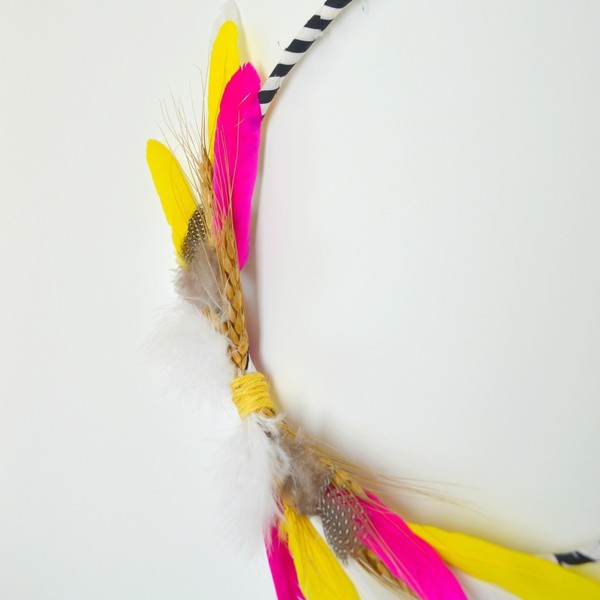 Μεταλλικό στεφάνι με πολύχρωμα φτερά και στάχυα - ανοιξιάτικο, φτερό, στεφάνια, διακόσμηση - 3