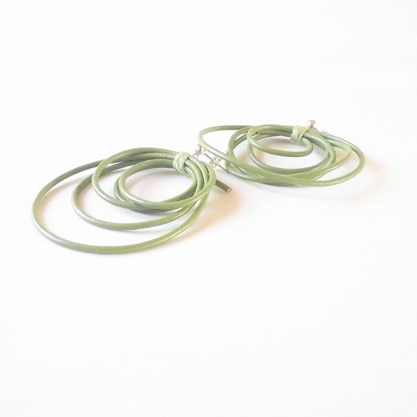 Δερμάτινα σκουλαρίκια σε ανοιχτό πράσινο - δέρμα, ασήμι, κρεμαστά