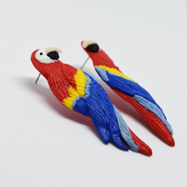 "Red macaws"- Χειροποίητα μακριά καρφωτά σκουλαρίκια με παπαγάλους red macaw (6εκ.) (ατσάλι) - πηλός, μακριά, καρφωτά, ατσάλι, καρφάκι, φθηνά - 5
