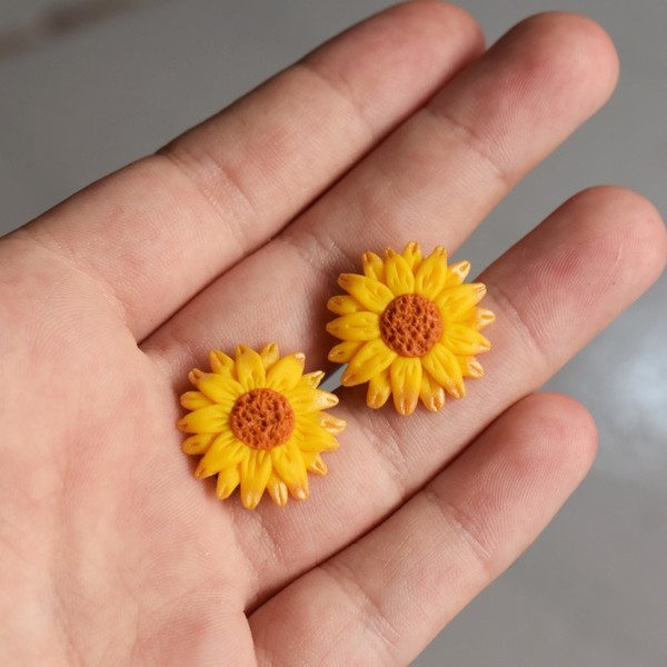 "Yellow daisies"- Χειροποίητα κίτρινα καρφωτά σκουλαρίκια μαργαρίτες (ατσάλι) - πηλός, λουλούδι, καρφωτά, ατσάλι, φθηνά - 2