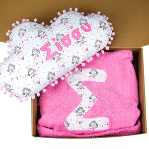 Σετ 2τμχ. μπουρνούζι με μονόγραμμα και προσωποποιημένο μαξιλάρι συννεφάκι - κορίτσι, όνομα - μονόγραμμα, δώρα για βάπτιση, δώρα γενεθλίων