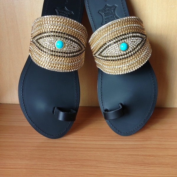 Γυναικεία δερμάτινα σανδάλια με μάτι μαύρο-χρυσό - δέρμα, πέτρες, μαύρα, boho, φλατ, slides, φθηνά - 2