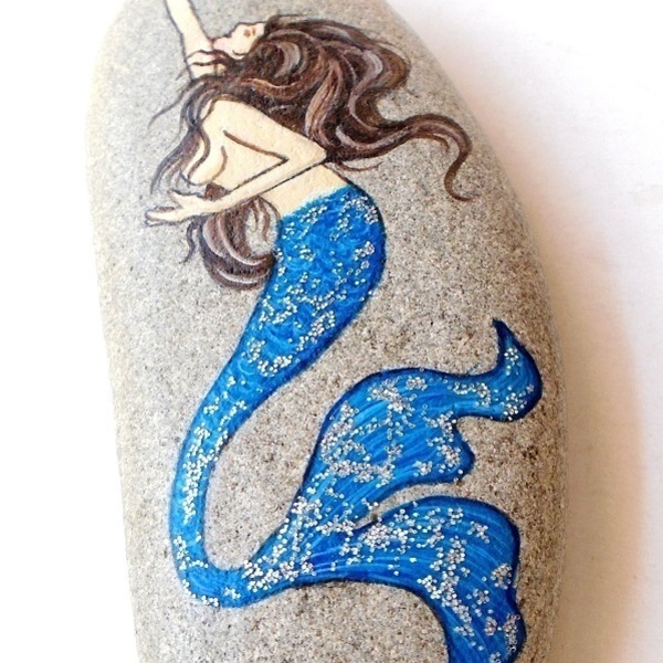 Διακοσμητική πέτρα, ζωγραφισμένη στο χέρι με γοργόνα. - ζωγραφισμένα στο χέρι, γοργόνα, διακοσμητικές πέτρες - 3