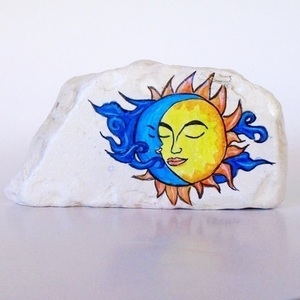 Πέτρα, ζωγραφισμένη στο χέρι, με ήλιο και φεγγάρι. - ζωγραφισμένα στο χέρι, πέτρα, διακοσμητικές πέτρες - 2