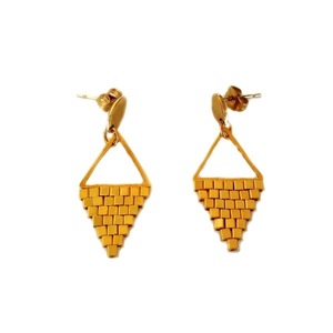 Χρυσά σκουλαρίκια με μεταλλικά στοιχεία πλεγμένα στο χέρι με ημιπολύτιμες χάντρες - chic, χάντρες, μεταλλικά στοιχεία, κρεμαστά, δώρα για γυναίκες