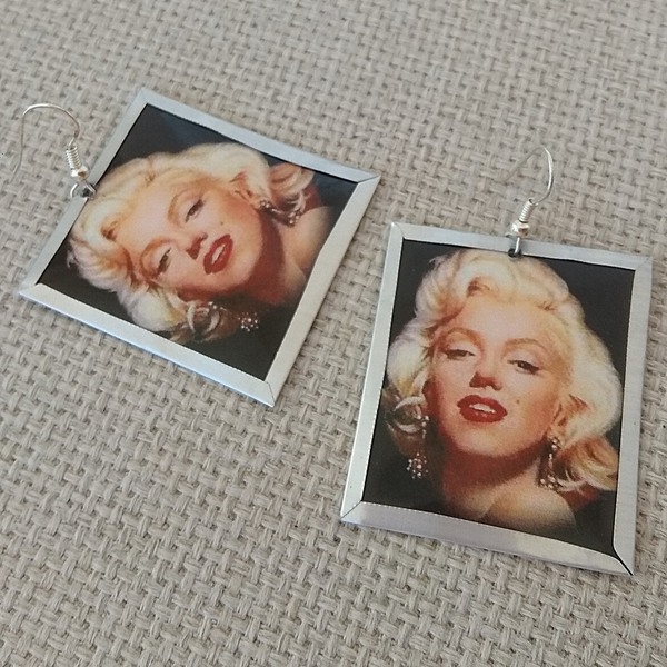 Σκουλαρίκια με εικόνα Merilin Monroe από μέταλλο, αλουμίνιο μαύρα - επάργυρα, κρεμαστά, μεγάλα, faux bijoux, φθηνά - 3