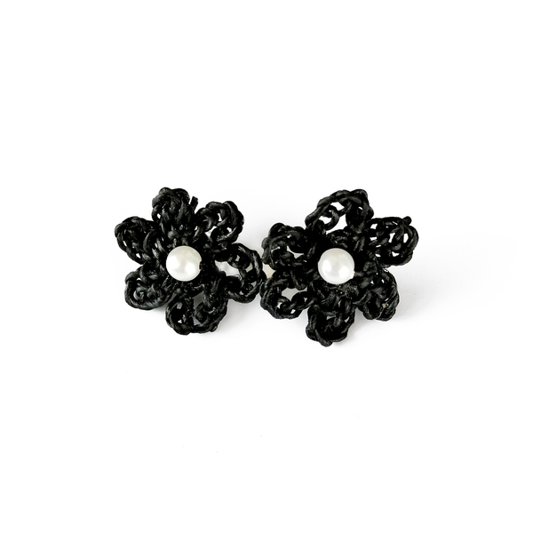 Σκουλαρίκια μαύρο λουλούδι - λουλούδι, καρφωτά, με πέρλες, πέρλες, πλεκτά