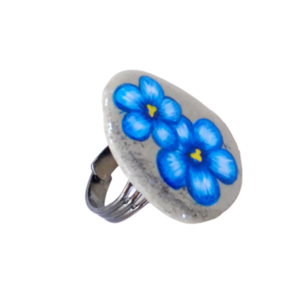 Εντυπωσιακό δαχτυλίδι, ζωγραφισμένη πέτρα με λουλούδια σε μπλε αποχρώσεις. - ζωγραφισμένα στο χέρι, λουλούδι, μεγάλα, αυξομειούμενα