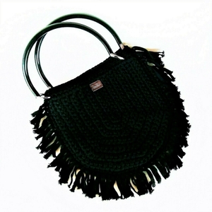 Χειροποίητη total black tote bag, καθημερινή μαύρη τσάντα με κρόσσια, πλεγμένη με ταλιατέλα οι διαστάσεις της : 38*34 - ώμου, crochet, χειροποίητα, μεγάλες, πλεκτές τσάντες