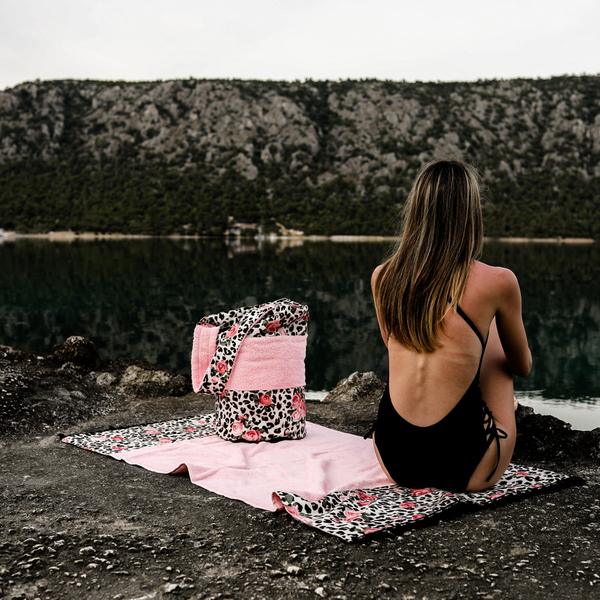 Wild roses beach towel - χειροποίητα, εντυπωσιακό, απαραίτητα καλοκαιρινά αξεσουάρ - 3