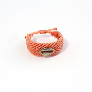 Δαχτυλίδι μακραμέ με κοχύλι σε κοραλί χρωματισμό - δώρο, μακραμέ, απαραίτητα καλοκαιρινά αξεσουάρ, μικρά, αυξομειούμενα, φθηνά