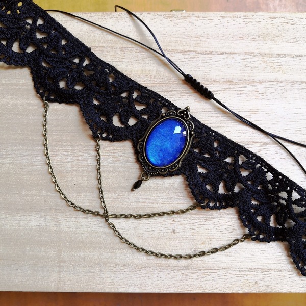 Choker, μπλε καμπουσόν, μαύρη δαντέλα με αλυσίδα, gothic