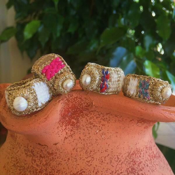 ATHINA MAILI - Υφαντό δαχτυλίδι με μαργαριτάρι γλυκού νερού - κεντητά, μαργαριτάρι, χειροποίητα, υφαντά, boho - 2