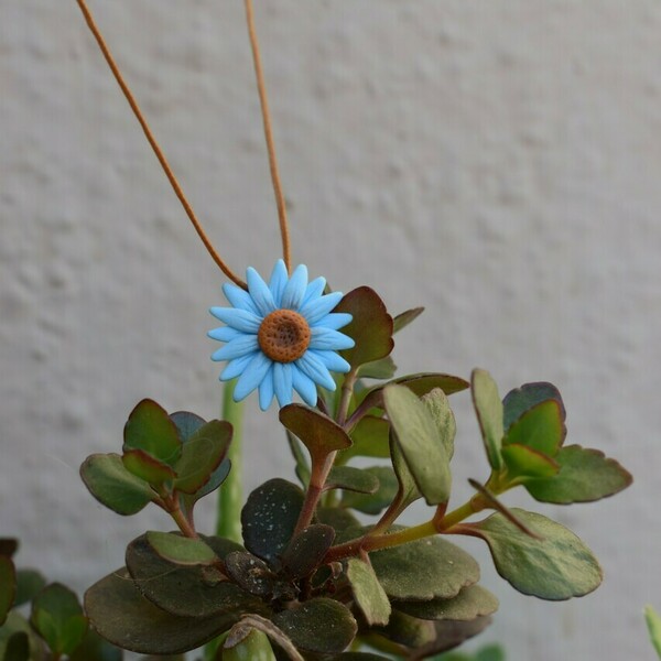 "Baby blue daisy"- Μακρύ χειροποίητο κολιέ με γαλάζια μαργαρίτα (40εκ., αυξομειούμενο, σχοινάκι) - ημιπολύτιμες πέτρες, charms, πηλός, μακριά, λουλούδι - 3