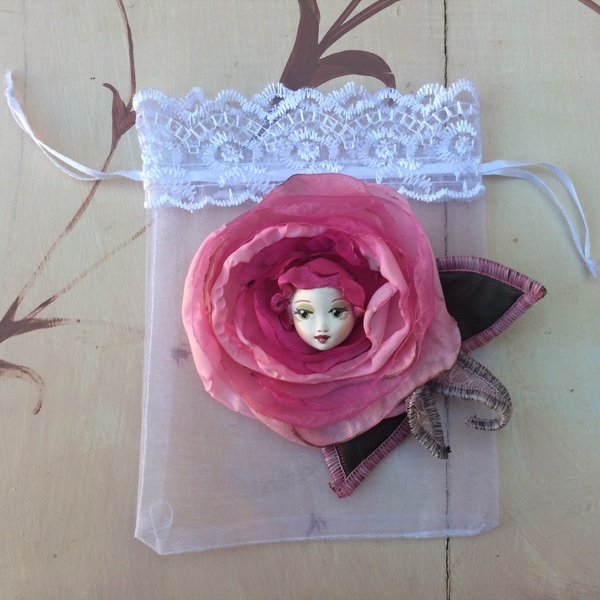 Υφασμάτινη Καρφίτσα "Baby Rose"σε 4 χρώματα - ύφασμα, τριαντάφυλλο, πηλός, μαμά, δώρα για δασκάλες - 5