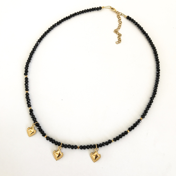 Kολιέ με μαύρες χάντρες και χρυσά στοιχεία - charms, ορείχαλκος, χάντρες, κοντά, boho - 2