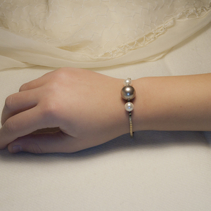 Γυναικείο βραχιόλι με αιματίτες και πέρλες (shell pearls). R/AI 040 - ημιπολύτιμες πέτρες, αιματίτης, χειροποίητα, πέρλες, χεριού - 2