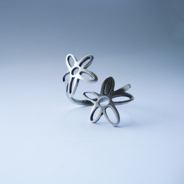 Επάργυρο χειροποίητο δαχτυλίδι με λουλούδια - επάργυρα, λουλούδι, μικρά, μπρούντζος, αυξομειούμενα, φθηνά