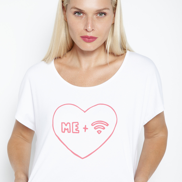 Γυναικεία κοντομάνικη μπλούζα με στάμπα - 2