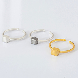 Tiny Cube Ring - επιχρυσωμένα, minimal, βεράκια, κύβος, αυξομειούμενα