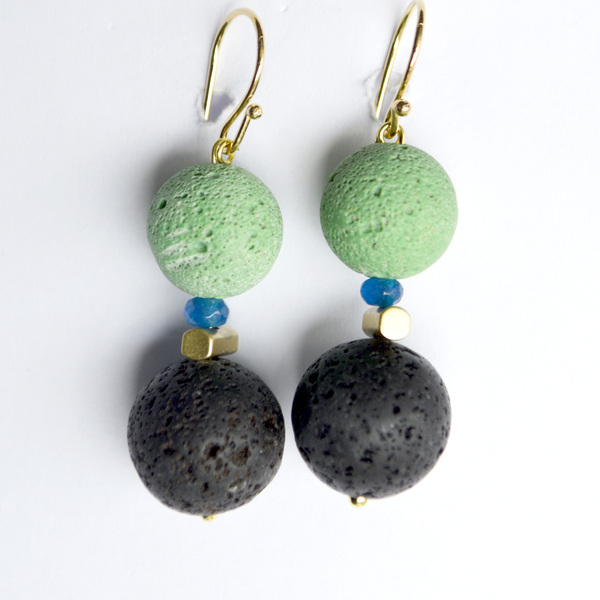 Κοντά σκουλαρίκια με sponge coral λάβα - ασήμι, ημιπολύτιμες πέτρες, επιχρυσωμένα, μικρά, κρεμαστά - 2