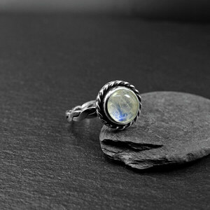" Magical Moonstone " - Χειροποίητο δαχτυλίδι από ασήμι 925 με ημιπολύτιμο λίθο Φεγγαρόπετρα!!! - ασήμι, ημιπολύτιμες πέτρες, φεγγαρόπετρα, μικρά, σταθερά - 3