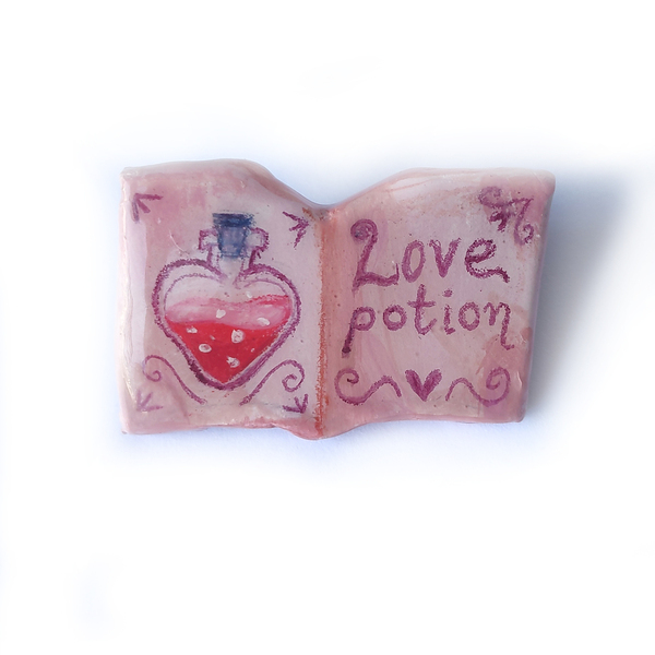 Καρφίτσα από πηλό, Love potion spellbook, Φίλτρο αγάπης - πηλός, χειροποίητα, βαλεντίνος