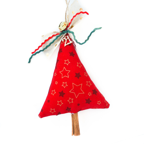 Γούρι κόκκινο δεντράκι σε ξύλο κανέλας - ύφασμα, χριστουγεννιάτικα δώρα, γούρια, δέντρο - 3