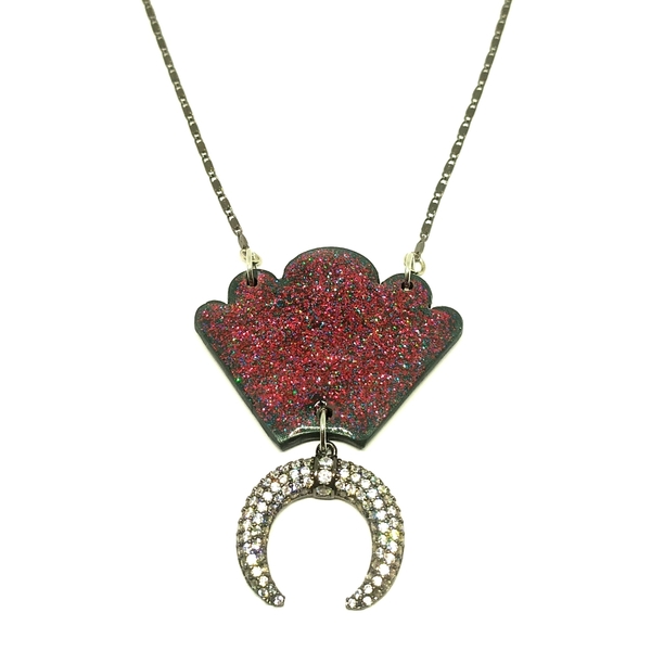 Zirgon horn necklace