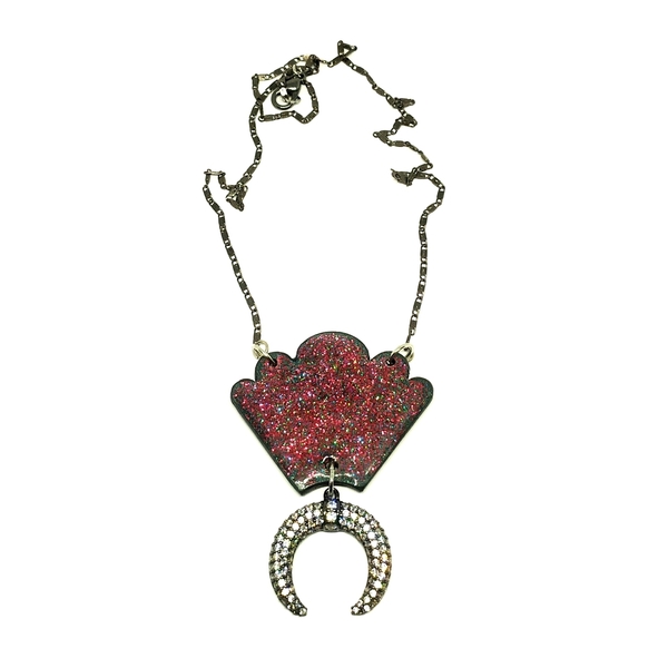 Zirgon horn necklace
