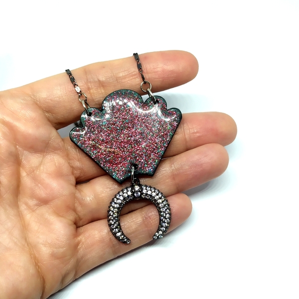 Zirgon horn necklace
