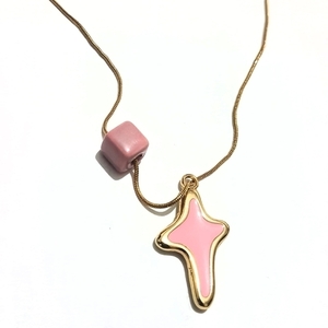 Ατσάλινη αλυσίδα με χρυσό-ροζ σταυρό και ροζ κεραμική χάντρα. - charms, σταυρός, κοντά, ατσάλι, επιχρυσωμένο στοιχείο
