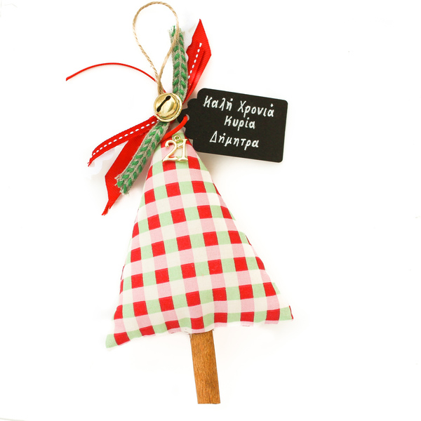 Γούρι δεντράκι πράσινο καρό σε ξύλο κανέλας - ύφασμα, χριστουγεννιάτικα δώρα, γούρια, δέντρο