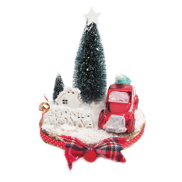 Χειροποίητη "χιονισμένη" διακοσμητική σύνθεση με κόκκινο γυαλιστερό αμαξάκι, δεντράκια και μπόλικο χιόνι!! - ξύλο, διακοσμητικά, χριστουγεννιάτικα δώρα, δέντρο