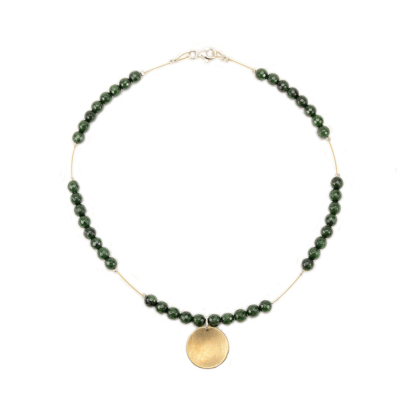 Χειροποίητο κολιέ με πράσινη πέτρα νεφρίτη και χρυσόχρωμο κύκλο. - ορείχαλκος, νεφρίτης, κοντά