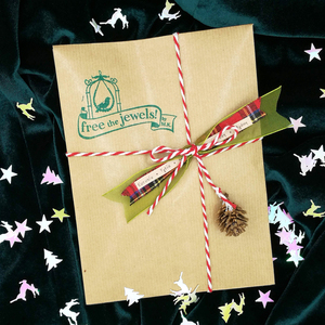 Διπλό ξύλινο στολίδι "Νιφάδα 1" σε κάρτα - ξύλο, χάραξη, χριστουγεννιάτικα δώρα, στολίδια, προσωποποιημένα - 5