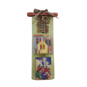 Ημερολόγιο τοίχου ξύλινο χειροποίητο με μεταλλικό γούρι πέταλο Σπίτια χρωματιστά 7x22x5 Φυστικί Καπαδάκης - γούρια, χριστουγεννιάτικα δώρα, ξύλο, χειροποίητα