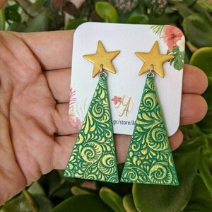Christmas Tree Earrings, Polymer Clay Earrings, Χριστουγεννιάτικα σκουλαρίκια - πηλός, ατσάλι, κρεμαστά