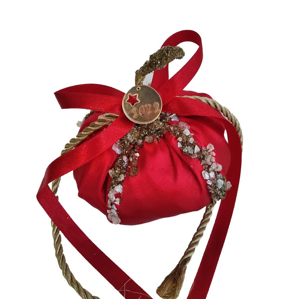 Κολοκύθα- γούρι 2022 κόκκινη (13cm) - ύφασμα, σατέν, χριστουγεννιάτικα δώρα, κολοκύθα, γούρια