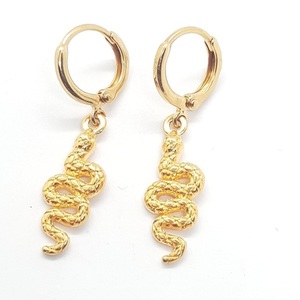 Μίνιμαλ χρυσά σκουλαρίκια φίδι - επιχρυσωμένα, ορείχαλκος, κρίκοι, φθηνά - 4