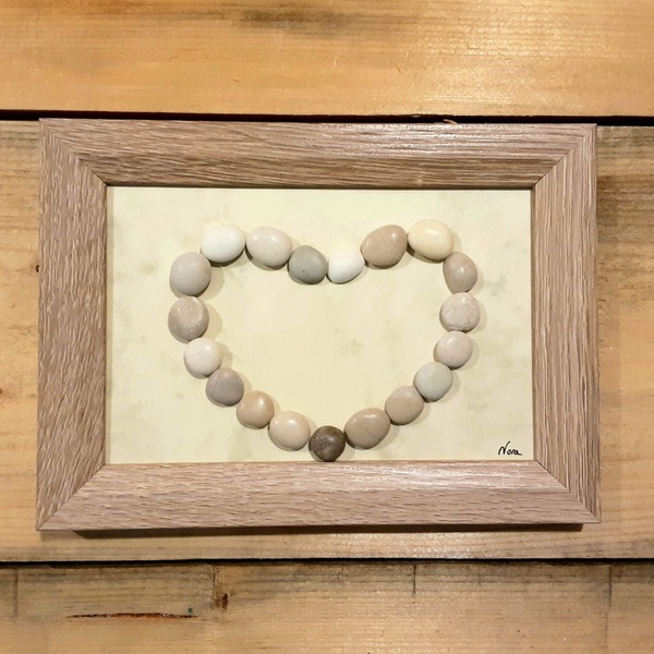Ξύλινη επιτραπέζια κορνίζα με καρδιά από βότσαλα (18×13cm) - ξύλο, δώρα επετείου, δώρα γενεθλίων, διακοσμητικά, αγ. βαλεντίνου - 2