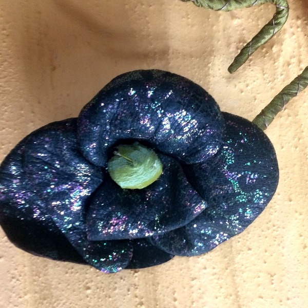 Χειροποίητο δερμάτινο κολιέ "Λουλούδι σε σπιράλ" - δέρμα, ύφασμα, κοντά, λουλούδι, μεγάλα - 4