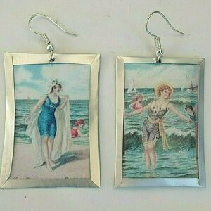 vintge style σκουλαρίκια αλουμινίου με εικόνες γυναίκες στη θάλασσα - επάργυρα, κρεμαστά, μεγάλα, faux bijoux, φθηνά - 3